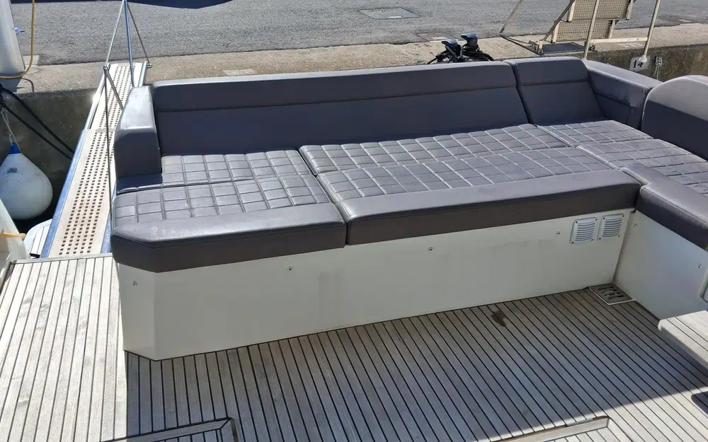 slider 6 Prestige Yachts 520 Fly