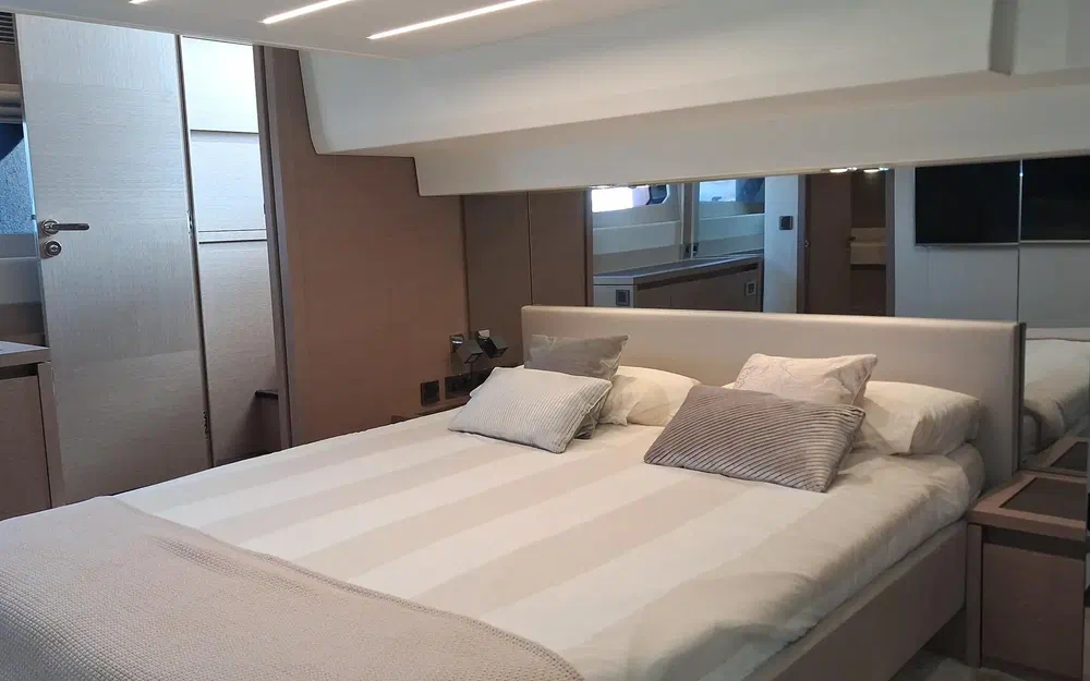 slider 69 Prestige Yachts 520 Fly
