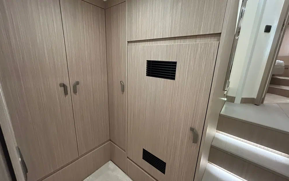 slider 11 Prestige Yachts F4.9