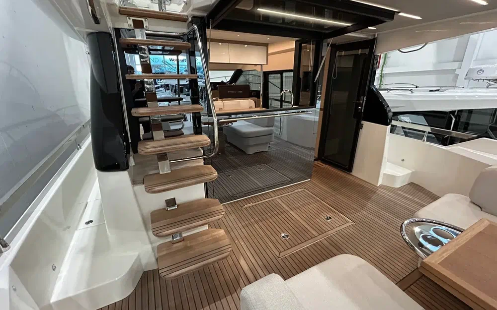 slider 1 Prestige Yachts F4.9