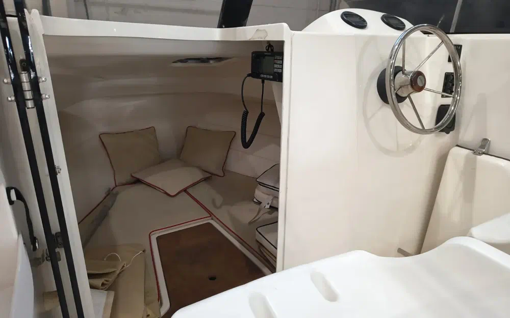 slider 1 Sirius 560 Cabin