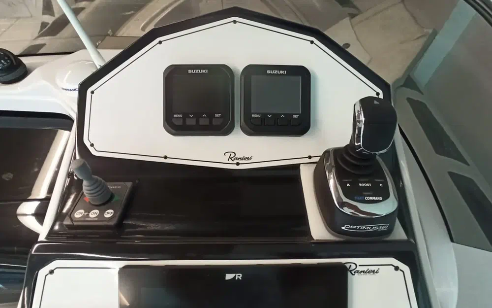 slider 5 Ranieri Cayman 31 Sport Touring