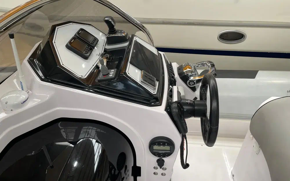 slider 6 Ranieri Cayman 31 Sport Touring