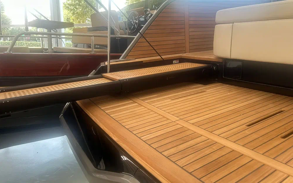 slider 11 Cranchi A46 Luxury Tender