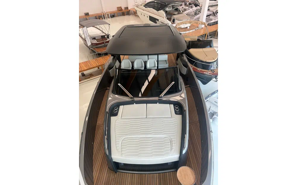 slider 14 Cranchi A46 Luxury Tender