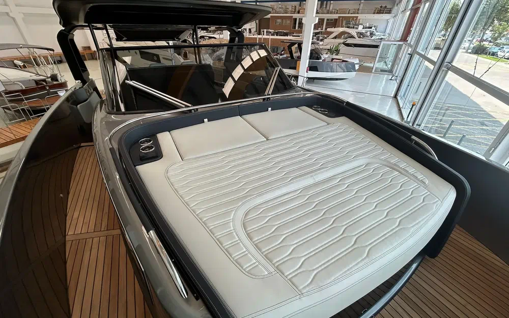 slider 16 Cranchi A46 Luxury Tender