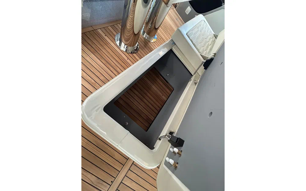 slider 30 Cranchi A46 Luxury Tender