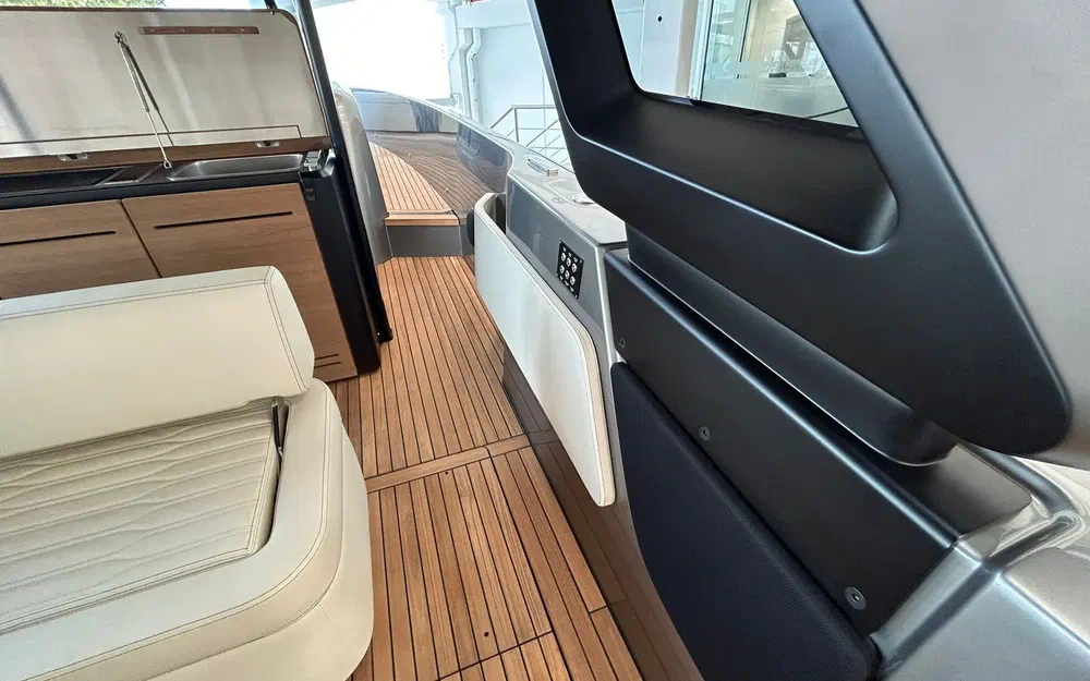 slider 32 Cranchi A46 Luxury Tender