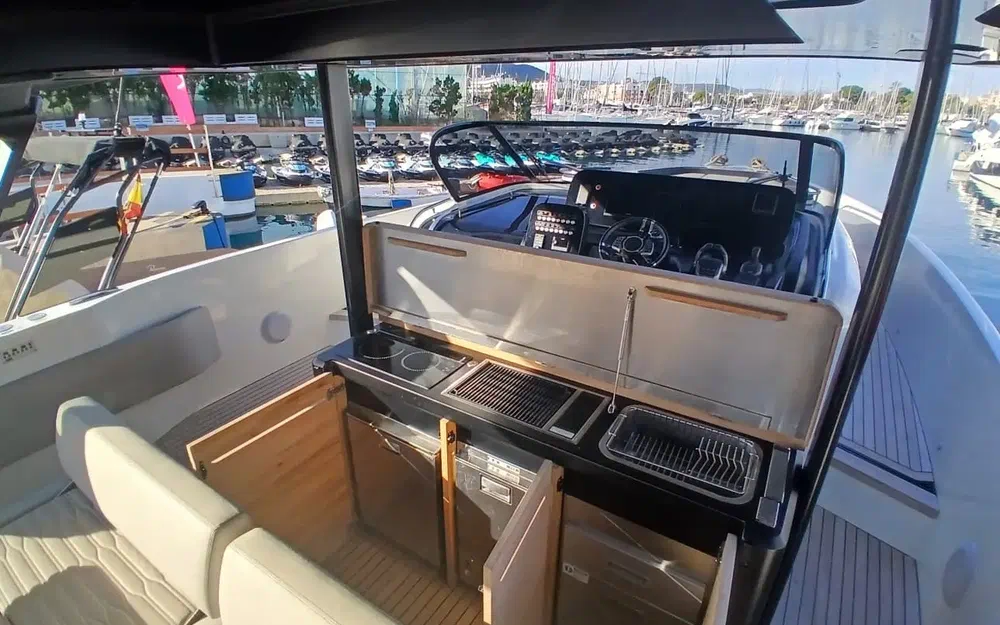 slider 4 Cranchi A46 Luxury Tender