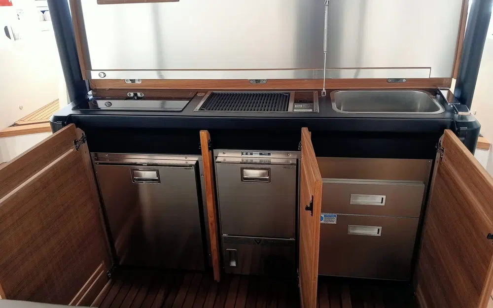slider 13 Cranchi A46 Luxury Tender