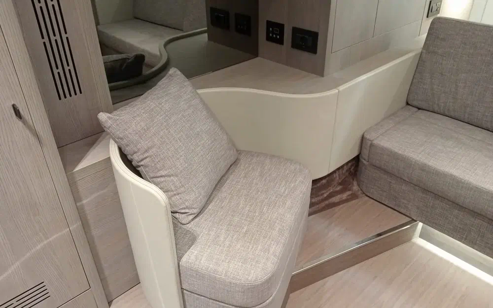 slider 19 Cranchi A46 Luxury Tender