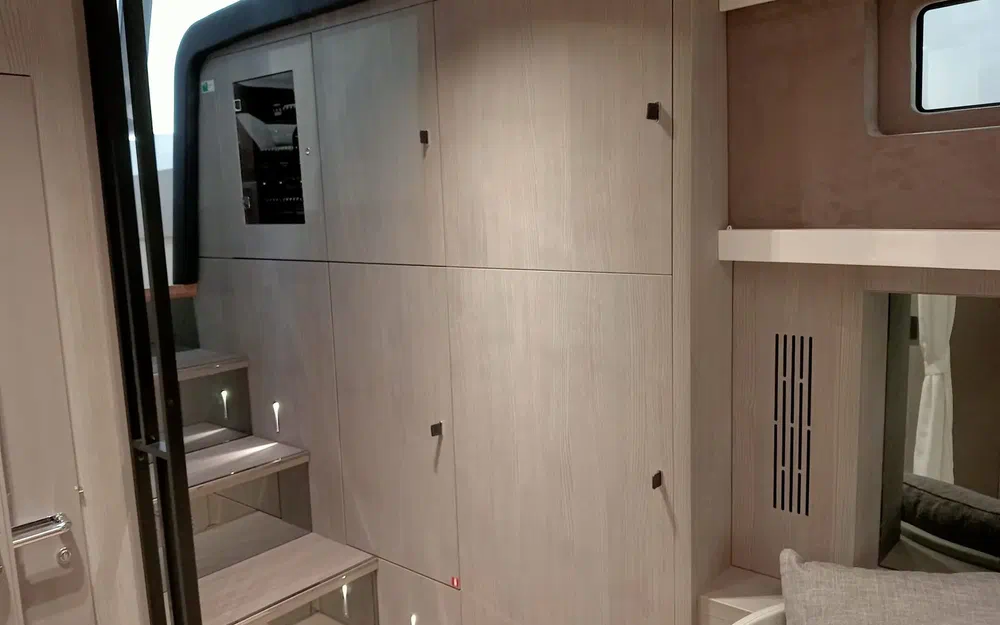 slider 24 Cranchi A46 Luxury Tender