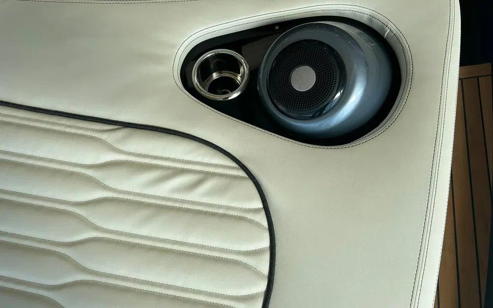 slider 4 Cranchi Endurance 30