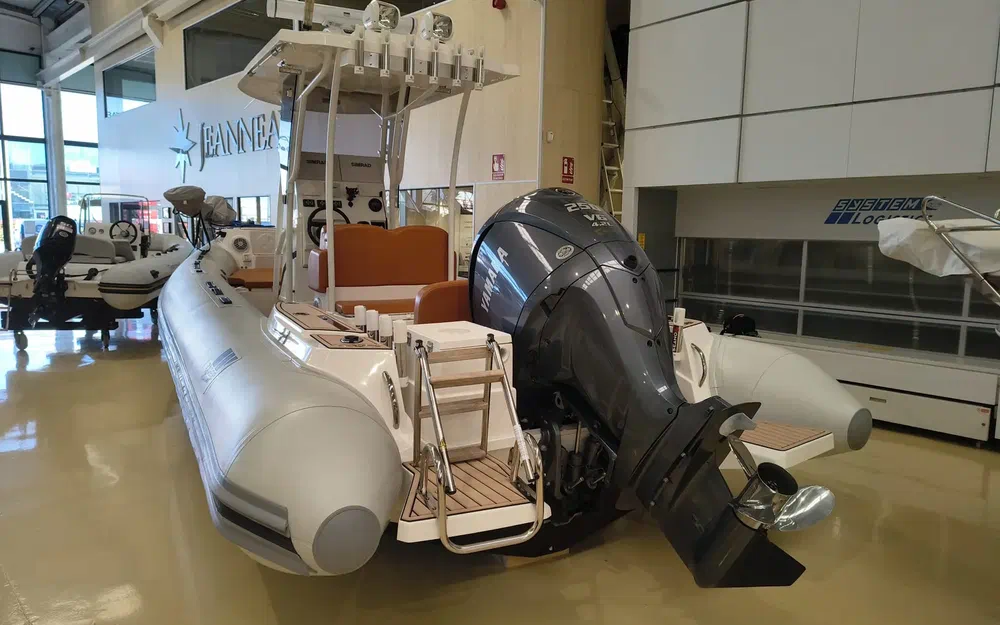 slider 1 Tiger Marine 740 Proline