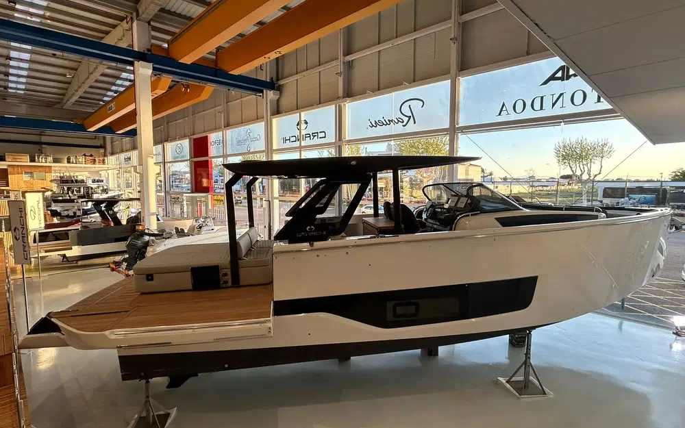 slider 0 Cranchi A46 Luxury Tender