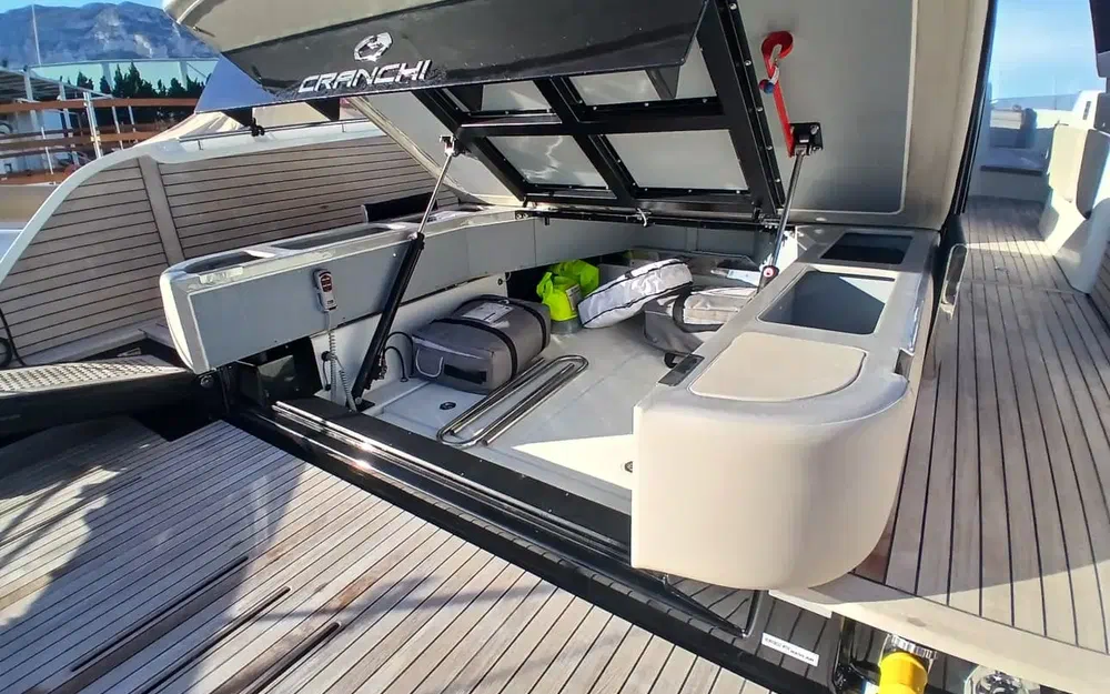 slider 11 Cranchi A46 Luxury Tender