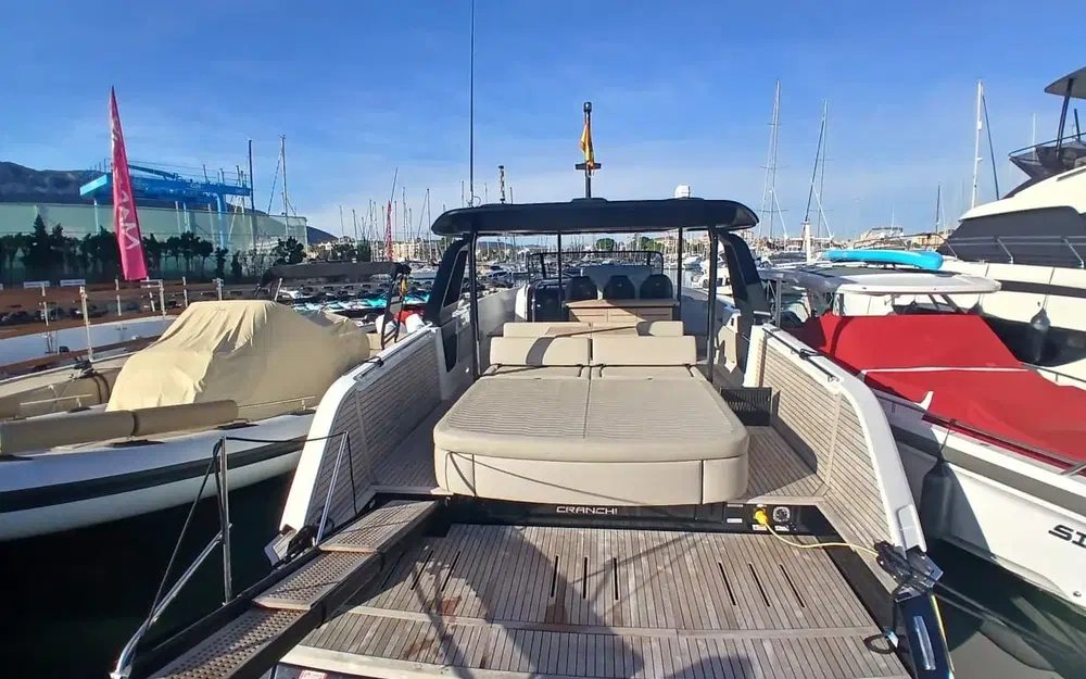 slider 2 Cranchi A46 Luxury Tender