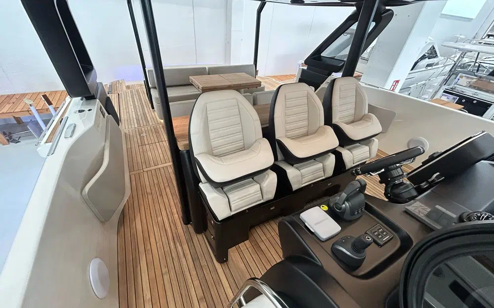 slider 9 Cranchi A46 Luxury Tender
