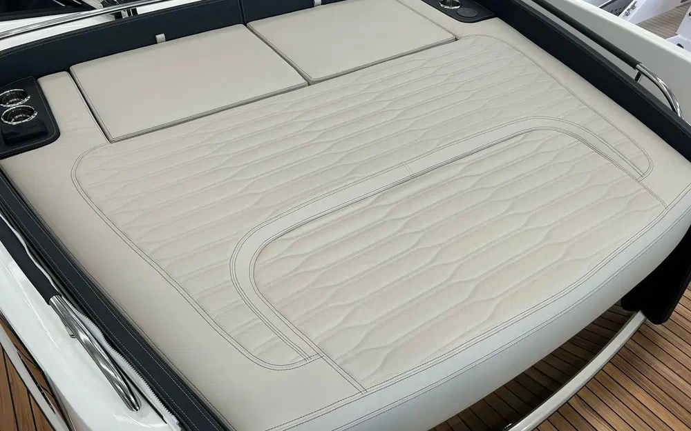 slider 14 Cranchi A46 Luxury Tender