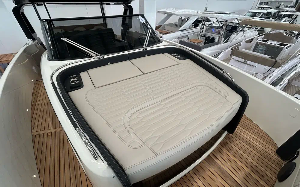 slider 15 Cranchi A46 Luxury Tender