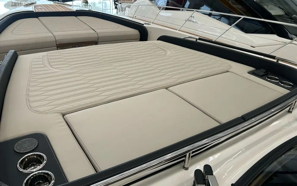 slider 16 Cranchi A46 Luxury Tender