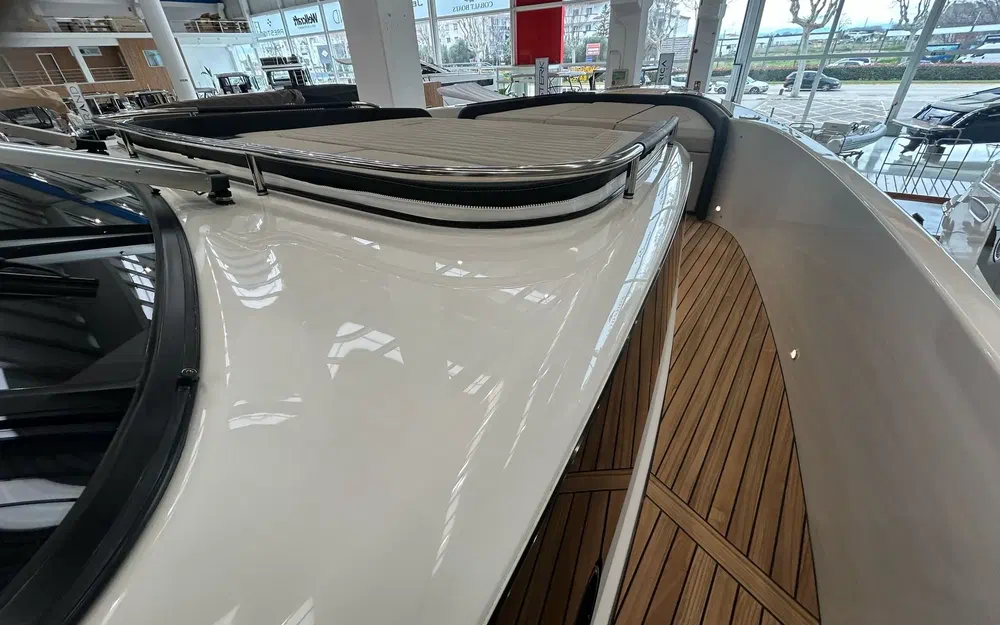 slider 17 Cranchi A46 Luxury Tender