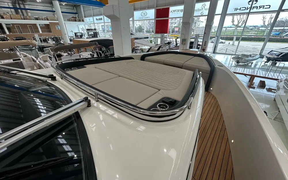 slider 18 Cranchi A46 Luxury Tender