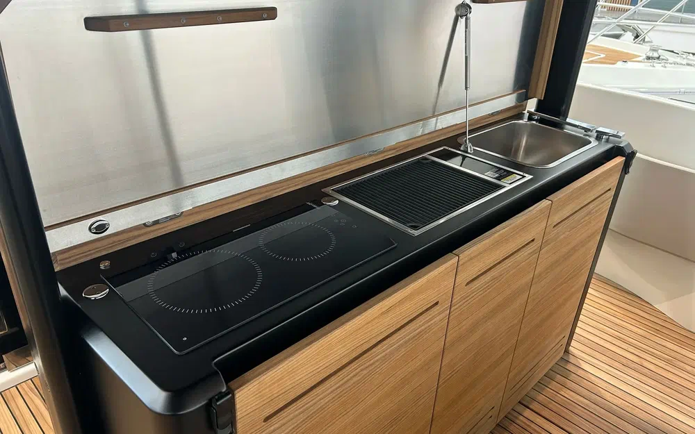 slider 24 Cranchi A46 Luxury Tender