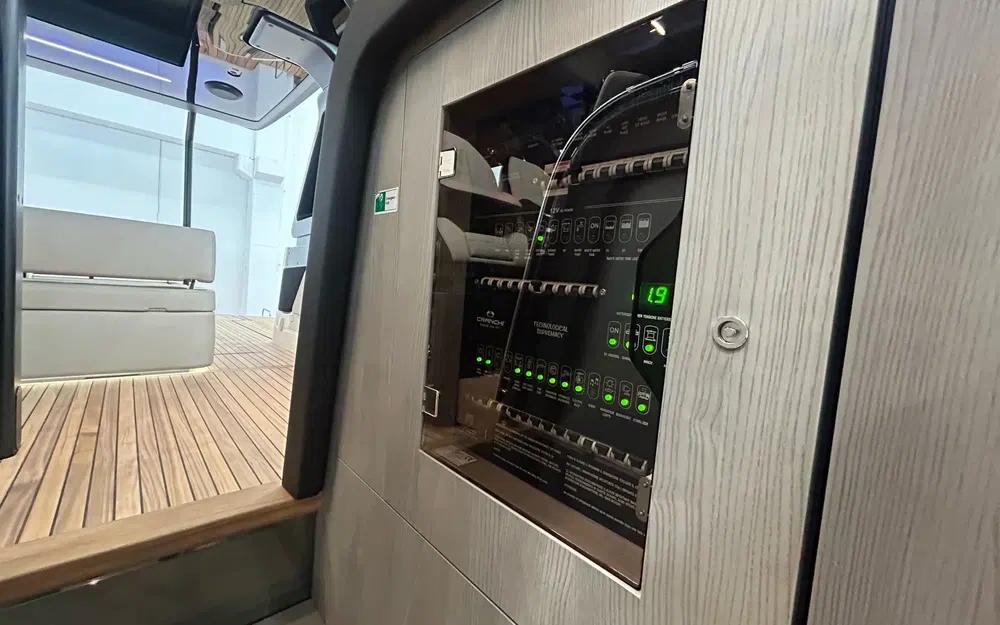 slider 31 Cranchi A46 Luxury Tender