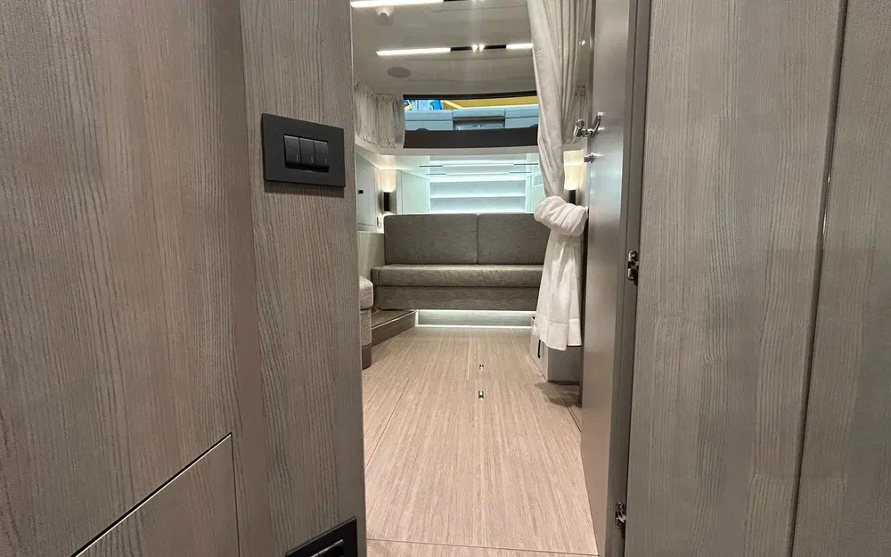 slider 37 Cranchi A46 Luxury Tender