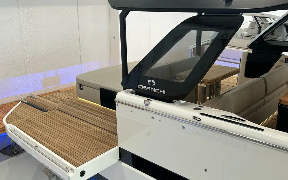 slider 4 Cranchi A46 Luxury Tender