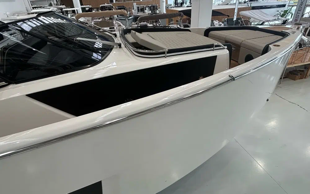 slider 5 Cranchi A46 Luxury Tender