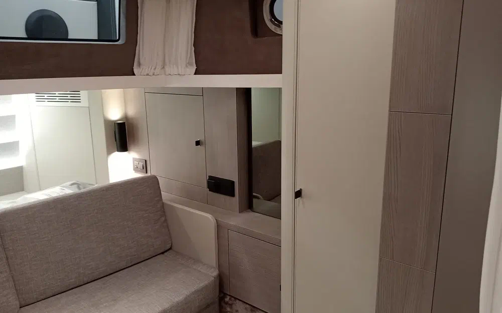 slider 16 Cranchi A46 Luxury Tender