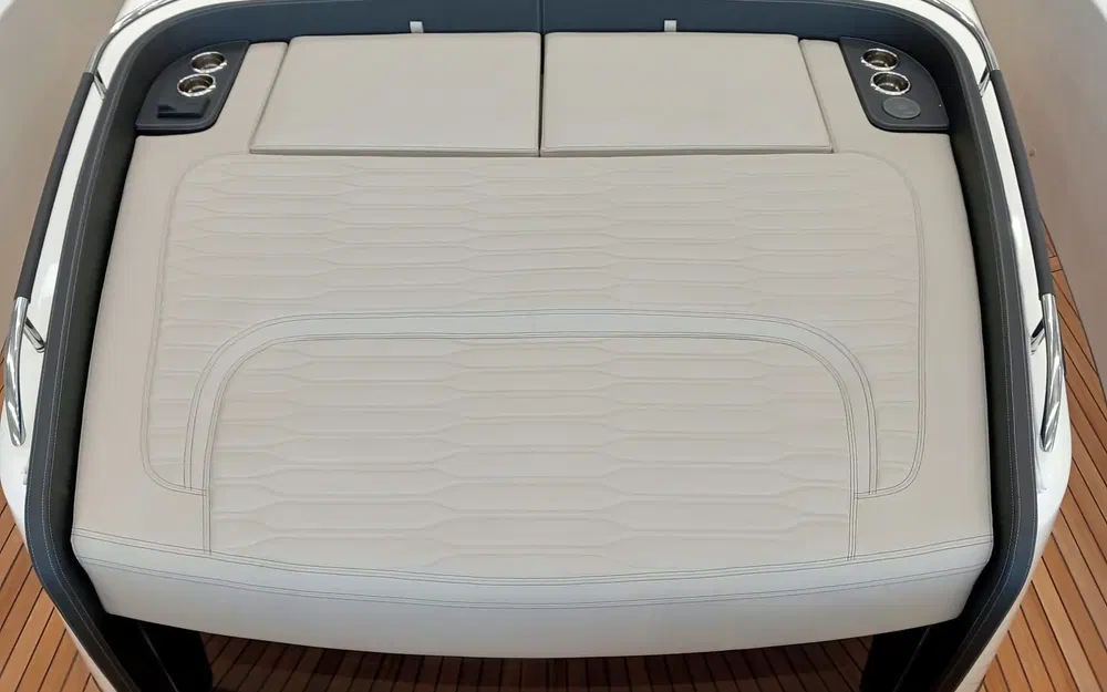 slider 8 Cranchi A46 Luxury Tender