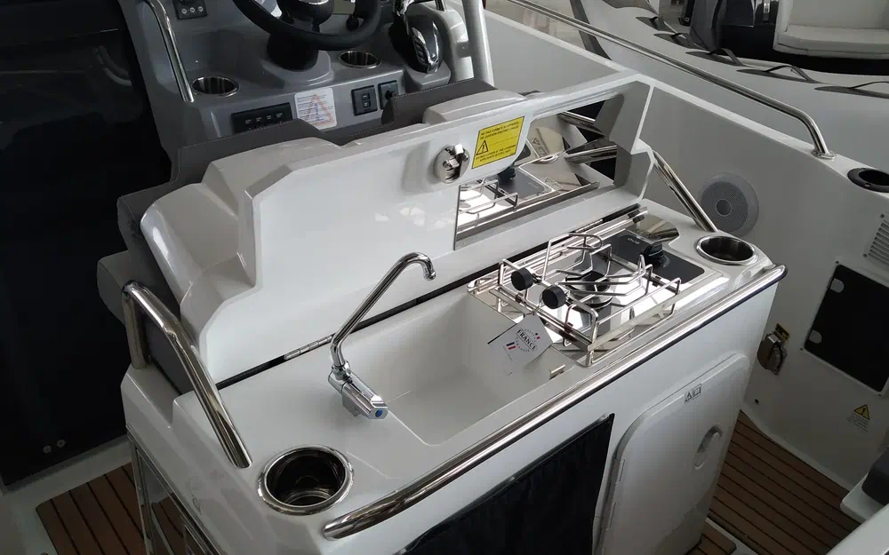 slider 10 Jeanneau Cap Camarat 7.5 CC Serie 3