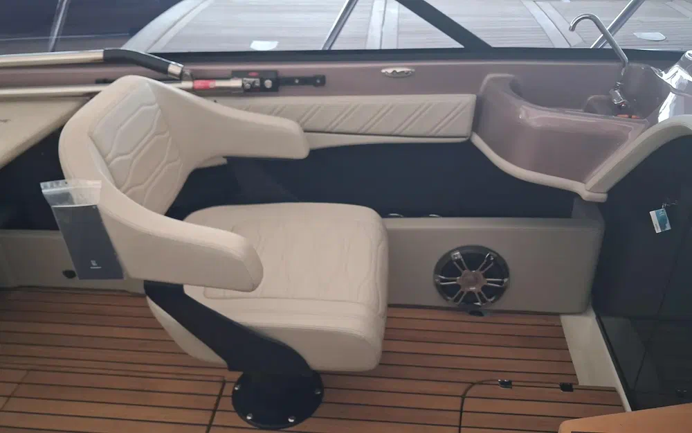 slider 15 Cranchi E 26 Classic