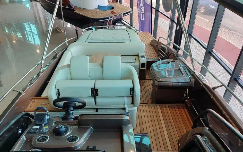 slider 11 Cranchi Endurance 30