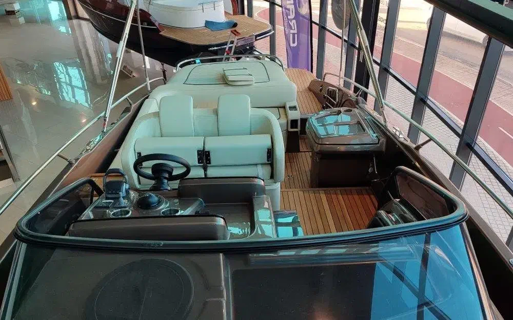 slider 12 Cranchi Endurance 30