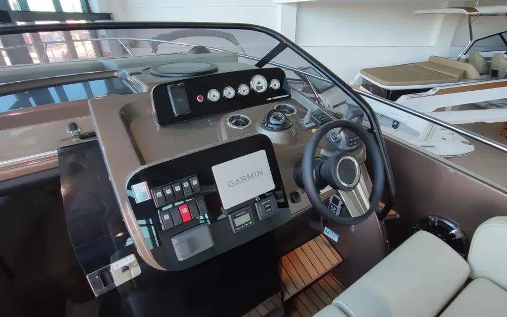 slider 6 Cranchi Endurance 30