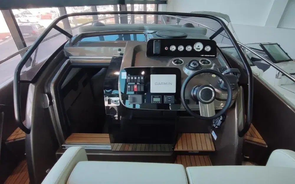 slider 7 Cranchi Endurance 30