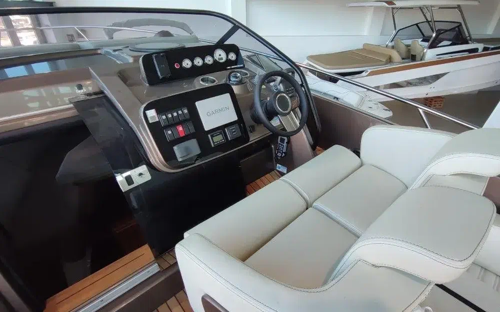 slider 8 Cranchi Endurance 30