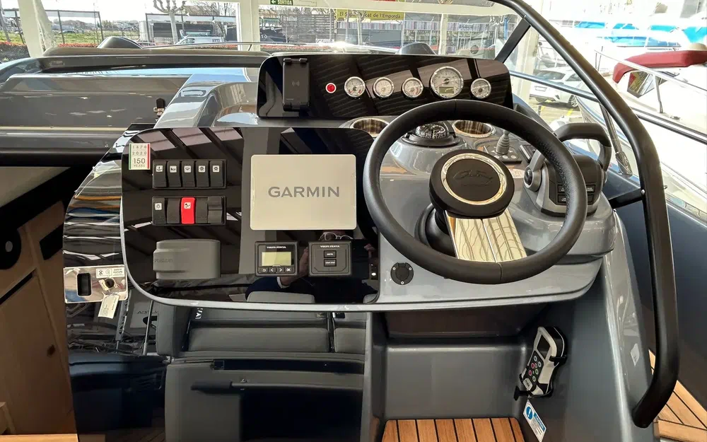 slider 6 Cranchi Endurance 30