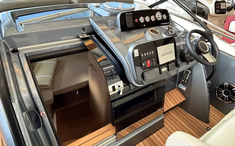 slider 7 Cranchi Endurance 30