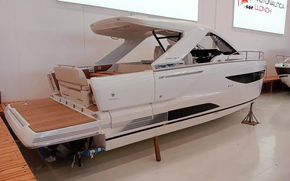 slider 1 Jeanneau DB 37