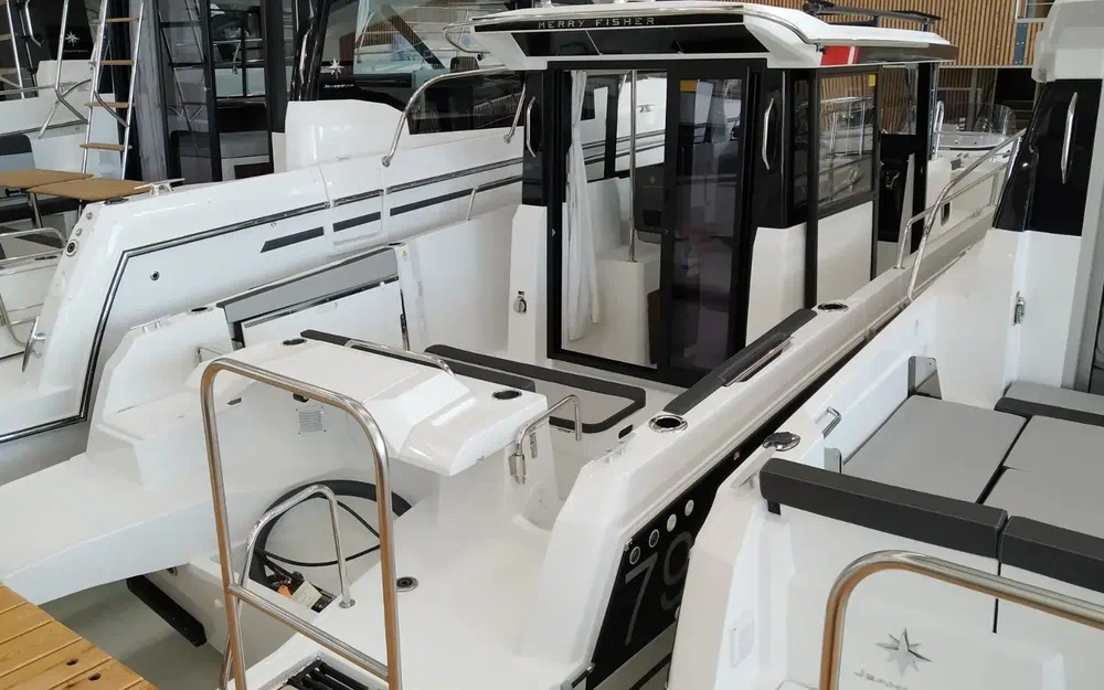 slider 1 Jeanneau MERRY FISHER 795 SPORT SERIE 2