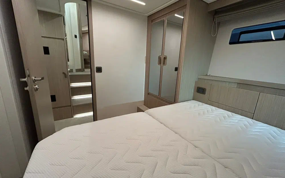 slider 13 Prestige Yachts F4.9