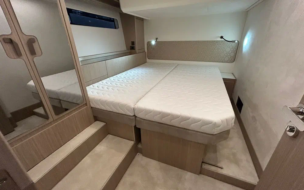 slider 14 Prestige Yachts F4.9