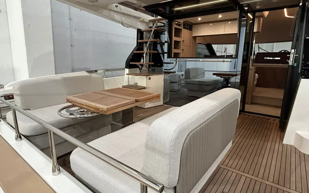 slider 44 Prestige Yachts F4.9