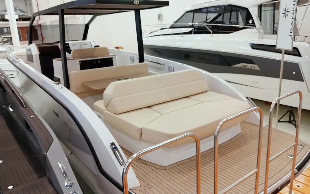 slider 2 Rand Boats Archipelago 32