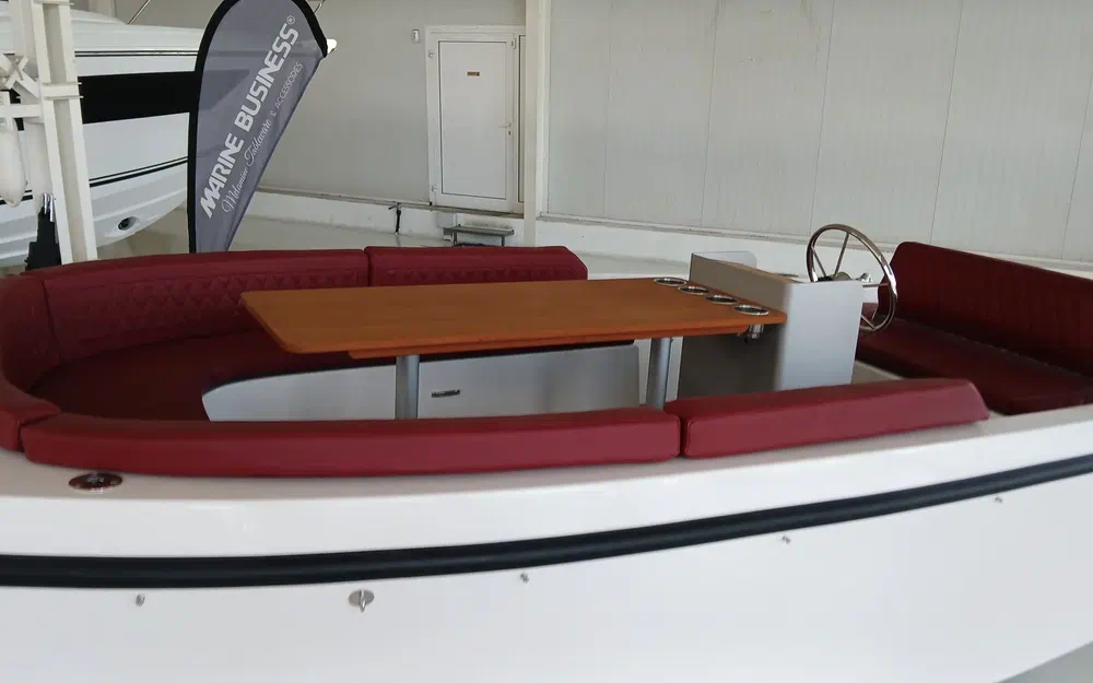 slider 15 Rand Boats Picnic 18